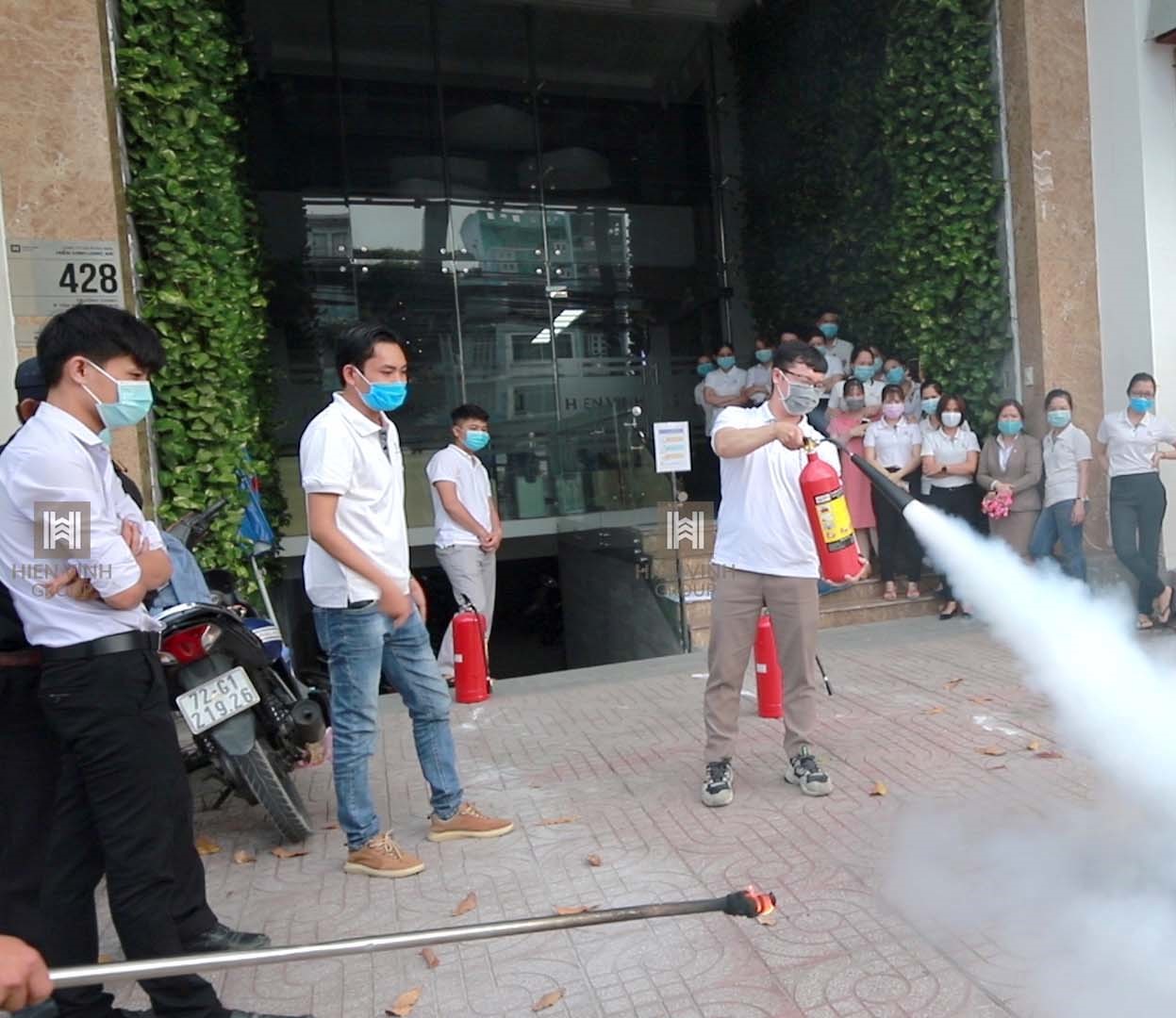 Hiển Vinh Group tổ chức tập huấn phòng cháy chữa cháy tại văn phòng công ty
